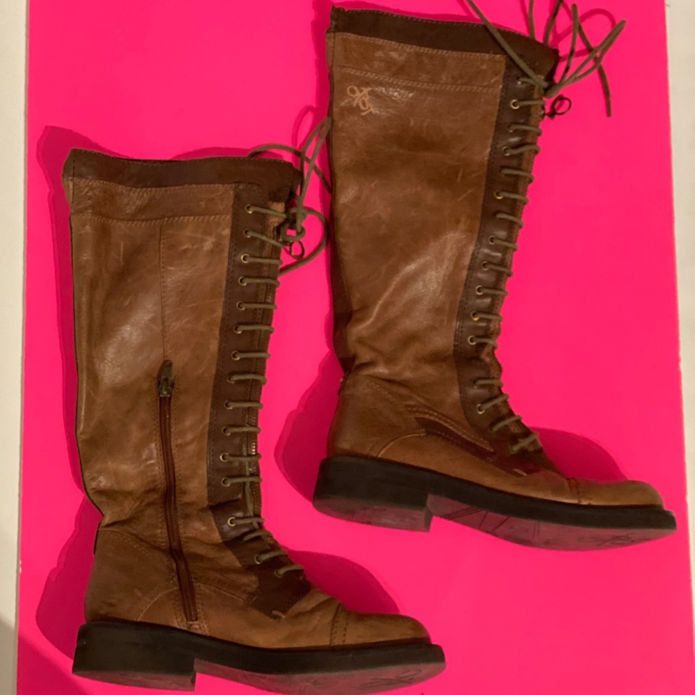 Knee high brown boots with lace up & zipper side